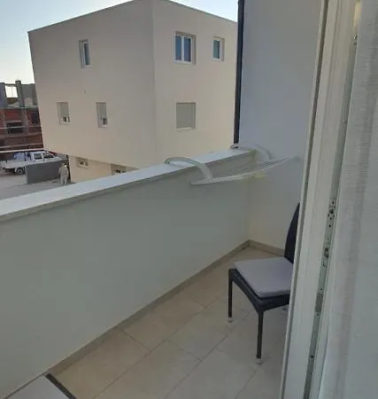 Sunrise With Private Parking Апартаменты