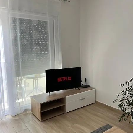 Sunrise With Private Parking Pula