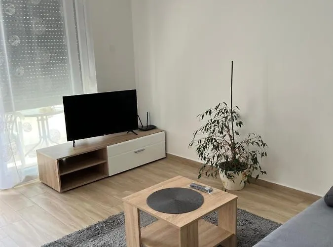 Sunrise With Private Parking Pula