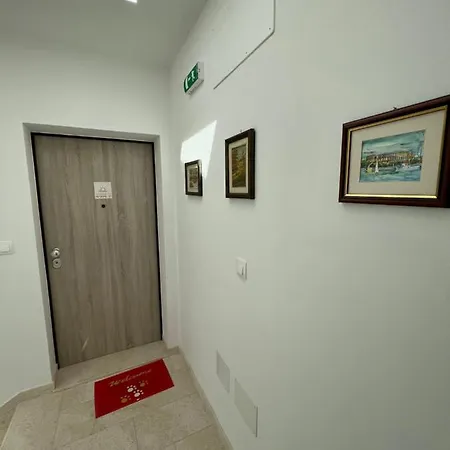 Sunrise With Private Parking Apartment Pula