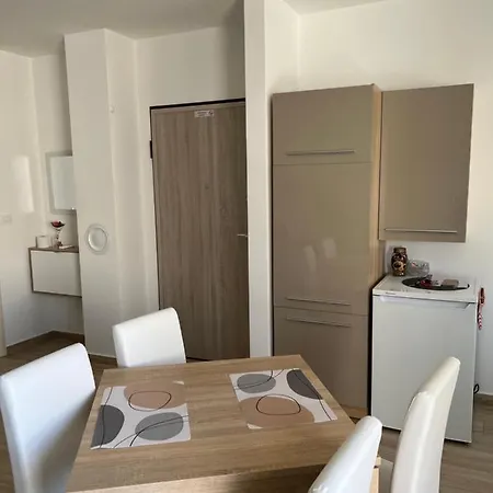 Sunrise With Private Parking Apartment Pula