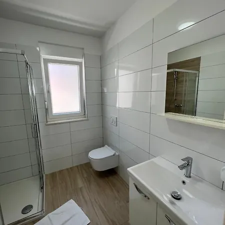 Sunrise With Private Parking Pula