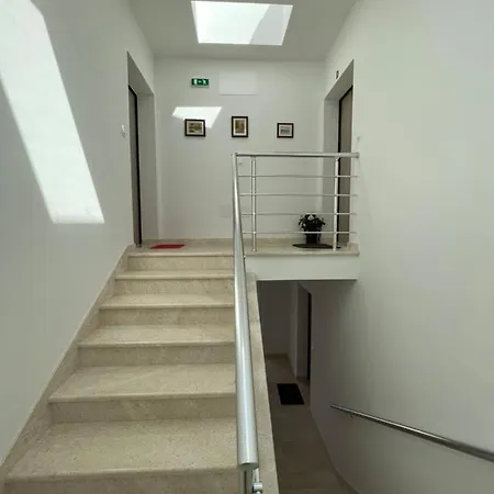 Sunrise With Private Parking Apartment