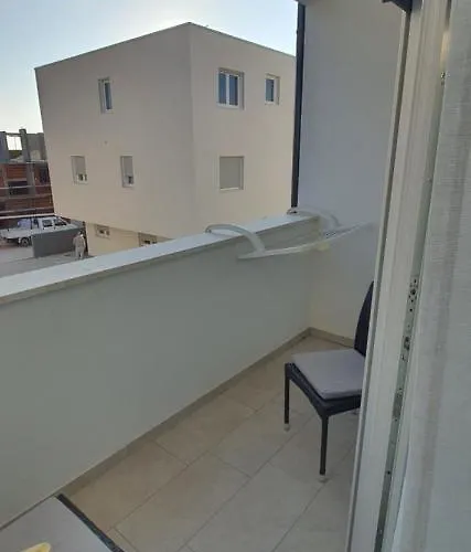 Sunrise With Private Parking Appartement
