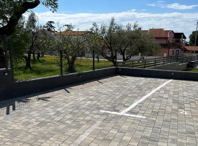 Sunrise With Private Parking Appartement Pula